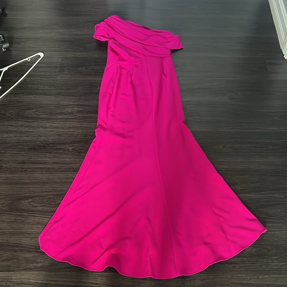 One shoulder formal gown - Picture 6 of 8